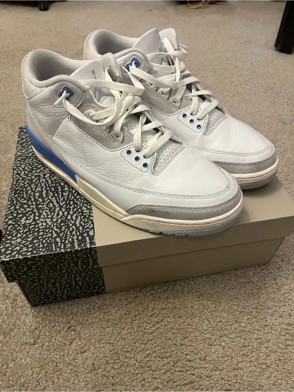 Jordan Men's White and Light Blue Retro Sneakers